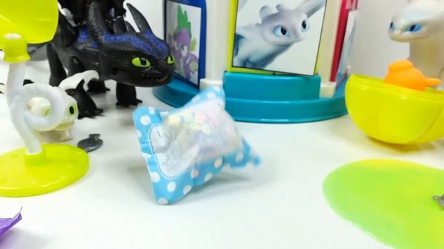 Battle! Toothless and Light Fury Rescue Baby Dragons from Spike Fun Play and Surprises смотреть онлайн
