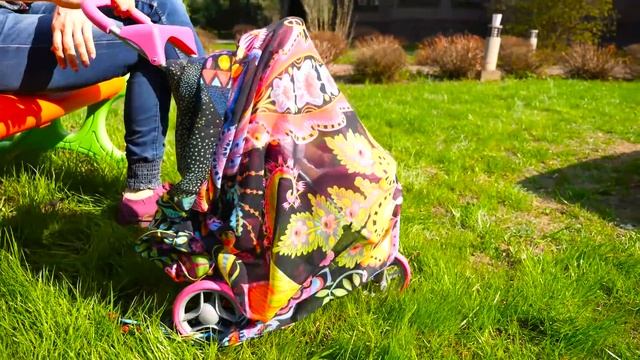 Беби Анабель гуляет и играет в песочнице! Видео с куклами Как Мама. Весёлые игры для детей