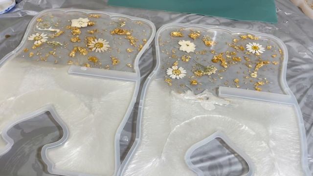 How to make book holder. Super gorgeous resin book holder for recipe book! White Resin Book Holder! смотреть онлайн