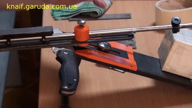 Американский Spyderco, сталь порошковая S30V, 61 единица твёрдости по Роквелу - заточка эльборами. смотреть онлайн