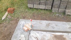 Как найти высокий угол фундамента? + фундамент своими руками + кладка первого рядя блоков