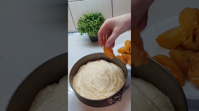 Пироги с брусникой и миндалем