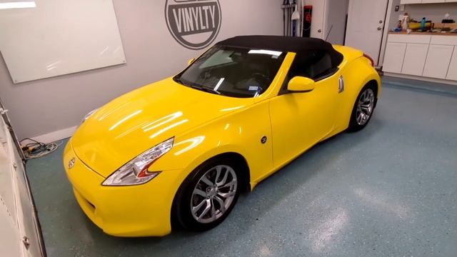 Nissan 370z wrapped in Oracal 970RA Gloss light yellow. смотреть онлайн