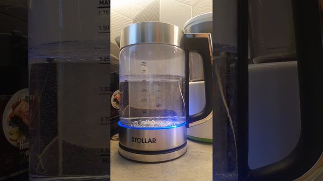 Кипящая вода в чайнике. чайник Stollar. смотреть онлайн