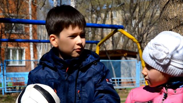 Разбили новым мячом два окна в доме... мяч порвали... смотреть онлайн