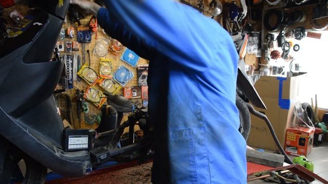 Suzuki Lets 2 Ремонт!Нема тяги і душиться! смотреть онлайн