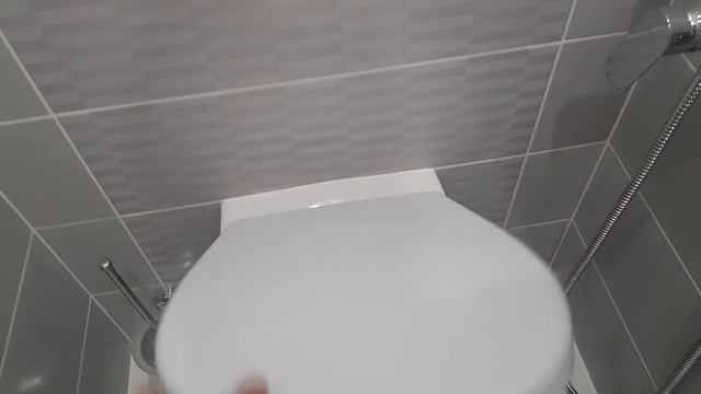 Ванная с большой столешницей и врезной раковиной. Двухуровневый потолок смотреть онлайн