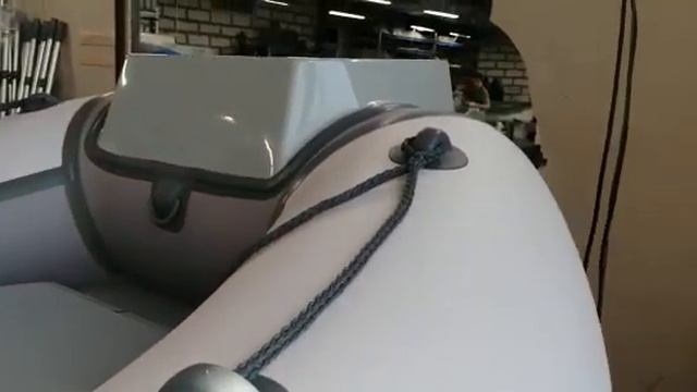 Rib Riverboats 400, носовая утка