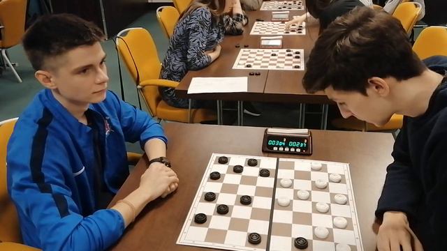 Щукин - Смурков. 2-0 Первенство России по русским шашкам до 27 лет (блиц) смотреть онлайн