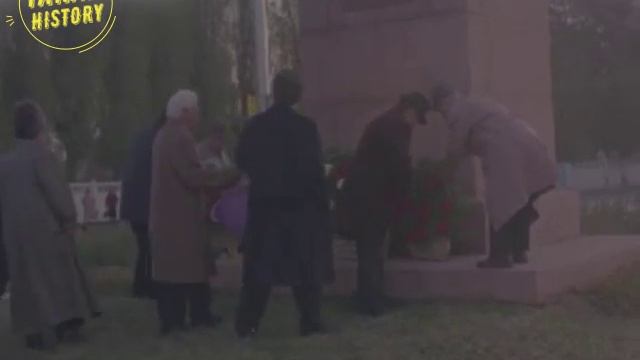Возложение цветов к памятнику Жамбыла Жабаева, 1999 год смотреть онлайн