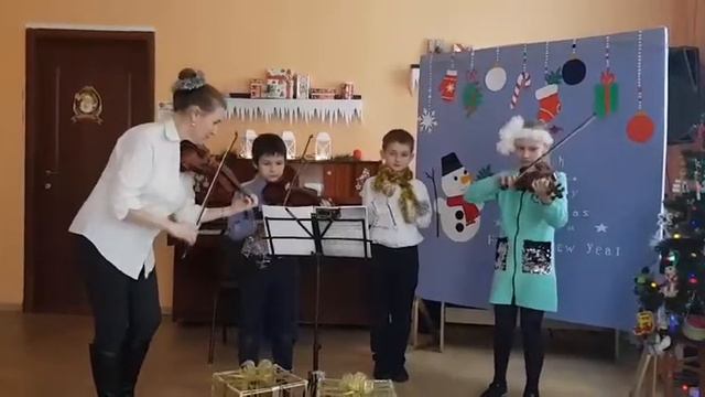 АНСАМБЛЬ СКРИПАЧЕЙ