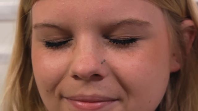 Nose Piercing: Getting Your Nose Pierced At Blue Banana смотреть онлайн