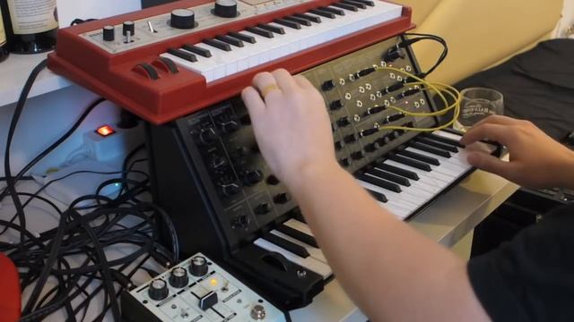 KORG ms-20 mini jamming vs MicroKorg XL - its groovy (or something) смотреть онлайн