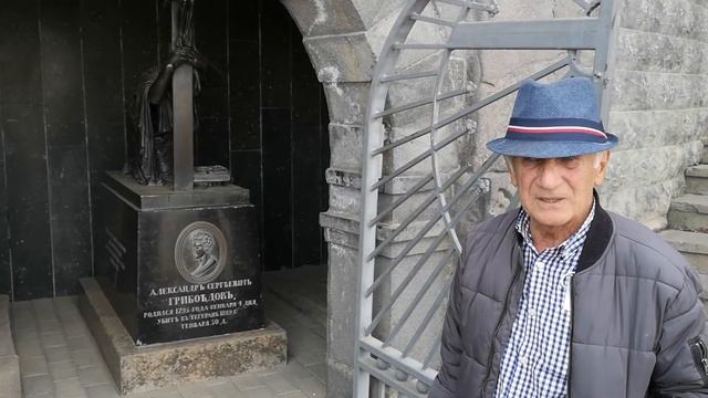 Могила Александра Грибоедова и Нино Чавчавадзе на горе в Мтацминда. смотреть онлайн