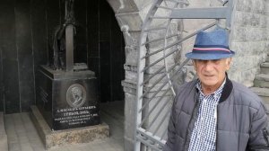 Могила Александра Грибоедова и Нино Чавчавадзе на горе в Мтацминда.