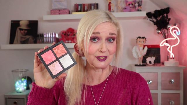 Holiday makeup of the past! Do you remember these?! 🎄 смотреть онлайн