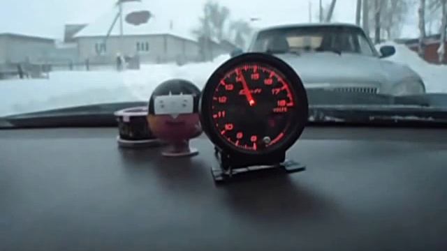 Датчик Defi Advance CR 60mm вольтметр на Toyota Mark II 90