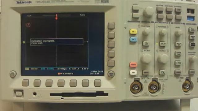 Tektronix TDS3032B 300 MHz, 2 Channel Digital Phosphor Oscilloscope Signal Path Compensation смотреть онлайн