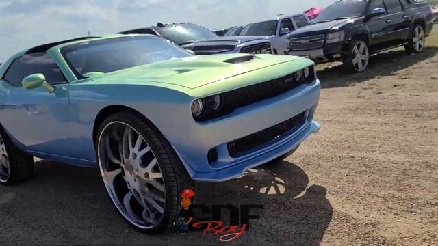 Female Owned Fully Custom Outrageous Faded T-Top Dodge Challenger Hemi on Forgiato Maglia 34s смотреть онлайн