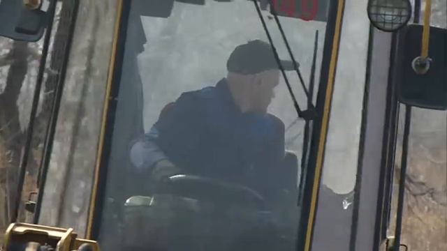 Городские службы ликвидируют последствия разлива нефтепродуктов смотреть онлайн