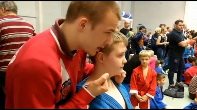Брат в первый раз участвует в соревнованиях. Самбо дети смотреть онлайн
