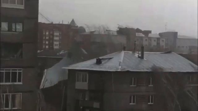 Сильный ветер в Томске/ 04.2019 смотреть онлайн