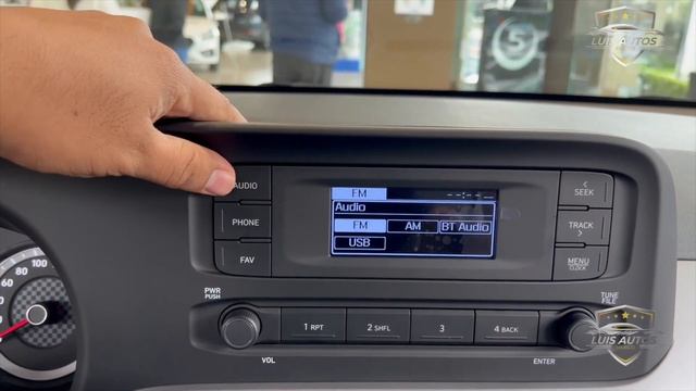 Los más BARATOS se enfrentan Renault KWID VS Hyundai Grand i10 смотреть онлайн