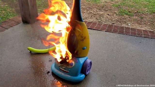 Playskool Vacuum Destruction смотреть онлайн
