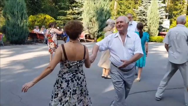 А ТЫ МЕНЯ ЖДАЛА,А ТЫ МЕНЯ ЗВАЛА!!!6.08.2023 ХАРЬКОВ ТАНЦЫ смотреть онлайн