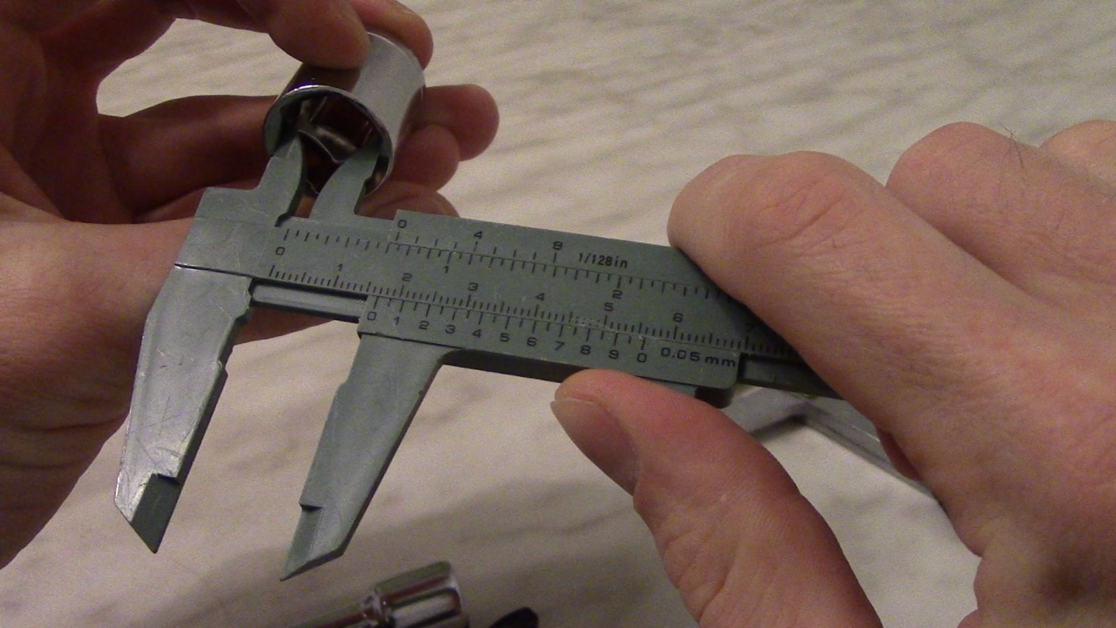 Измерение штангенциркулем. Как пользоваться штангенциркулем. смотреть онлайн