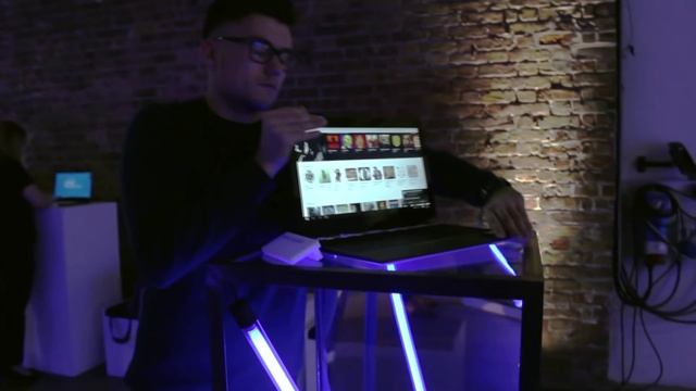 Lenovo Yoga 900 Hands On - Intel London Event 2015 смотреть онлайн
