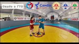 Самозащита. Действия нападающего: выполняет удар коленом в живот (в пах).