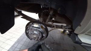Hilux Замена задней колесной шпильки.