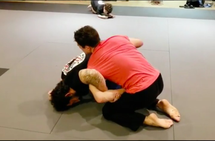 Кимура (kimura) в разных вариантах! Надо быть осторожным при выполнении