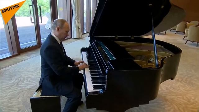 Putin Plays "Roller" on the Piano смотреть онлайн