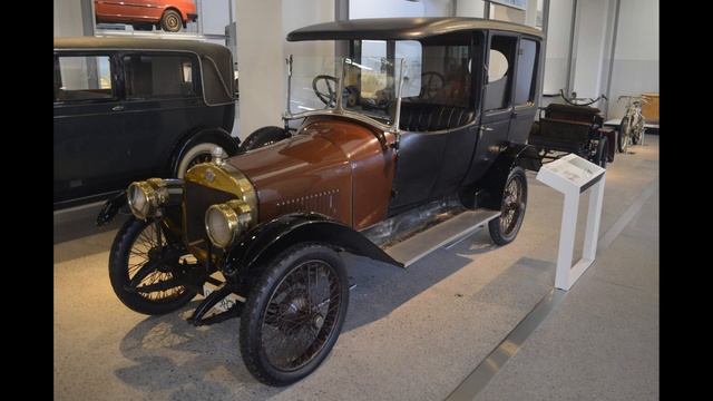 Visiting Skoda Museum during winter trip from Moscow to Prague. смотреть онлайн