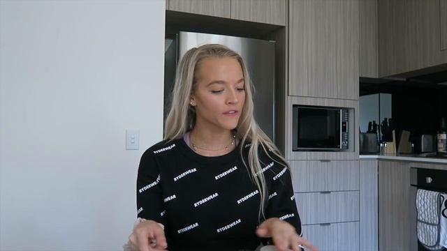 HOW TO EAT PLANT BASED FOR UNDER $150 A WEEK! Easy & DELICIOUS смотреть онлайн