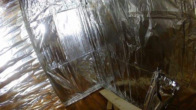Крепим фольгу 100 микрон в парной на тонкую обрешетку (из вагонки для экономии места) смотреть онлайн