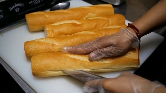 В АМЕРИКАНСКОЙ Кухне: Борщ со СВИНИНОЙ и Свеклой, Вкусные Итальянские СЭНДВИЧИ, Мясное АССОРТИ... смотреть онлайн