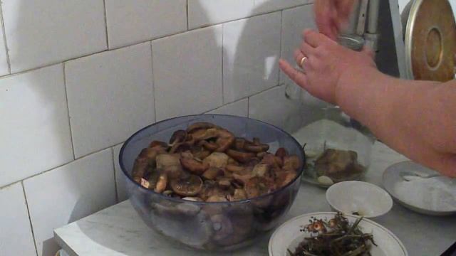36. Солим рыжики и грузди. смотреть онлайн