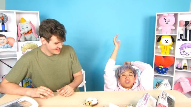 Can You Guess The Price Of These INSANE KITCHEN GADGETS!? (GAME) смотреть онлайн