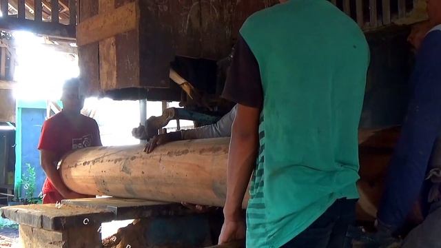 kayu ini bagai tahu bulat,di belah dadakan harganya 500an ennak Beratnya,,bikin biji mata mo copot смотреть онлайн