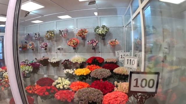 ПОДАРИЛ ЦВЕТЫ ДЕВУШКЕ. СЮРПРИЗ УДАЛСЯ? смотреть онлайн