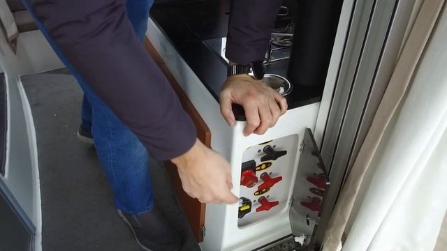 Сравнение катеров MERRY FISHER 795 vs PARKER 790 EXPLORER смотреть онлайн