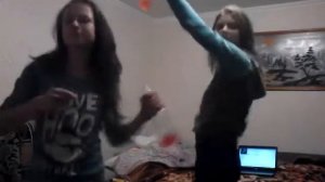 Девочки Танцуют  Дома 1