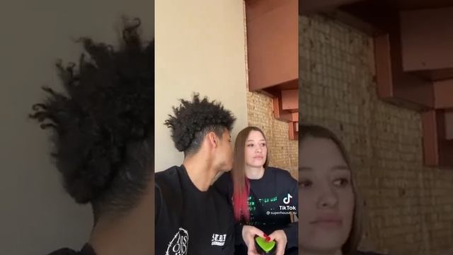 Роберт дал пощёчину девушке ? #Shorts смотреть онлайн