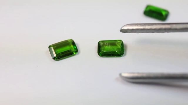 Хромдиопсиды 3 штуки 1,23 карата натуральные / природные (Россия) смотреть онлайн