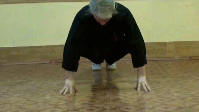 Школа восточных единоборств в Москве. Ушу. Отжимания. смотреть онлайн