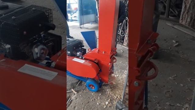 Универсальный Щепорез Щ450 с бензиновым двигателем 17 л.с (верхний и нижний выброс щепы) смотреть онлайн