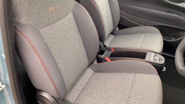 Fiat 500 Electric Hatchback Icon смотреть онлайн